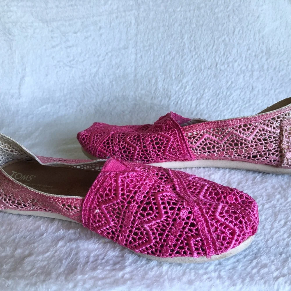 Tom's 8.5W Crochet Flats Pink Ombré